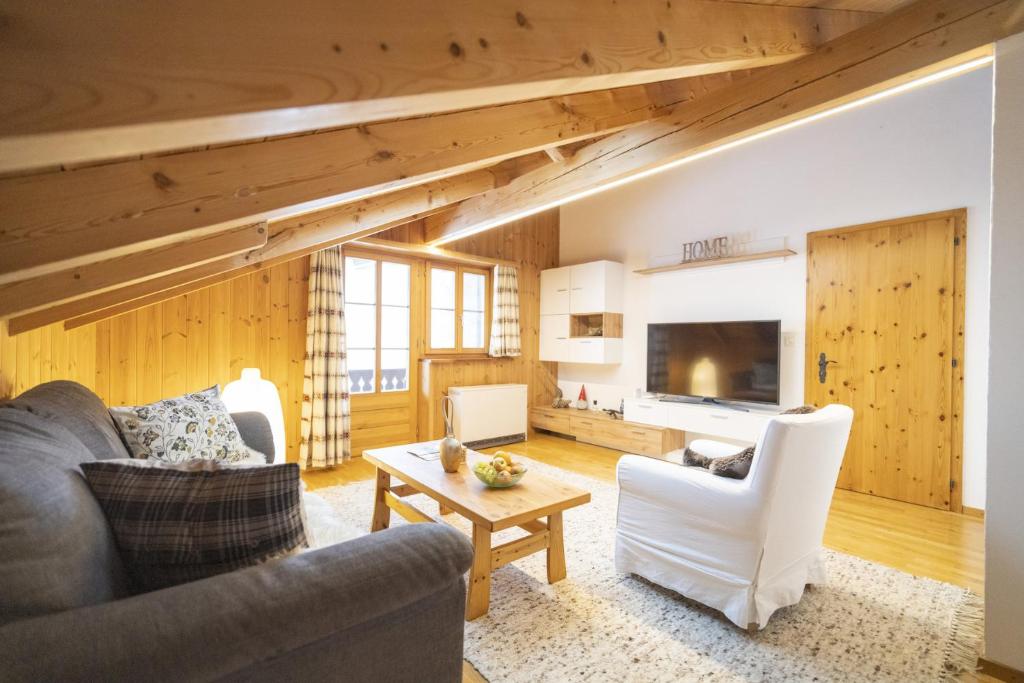 a living room with two couches and a table at Chasa Sur Chafarrer in Scuol