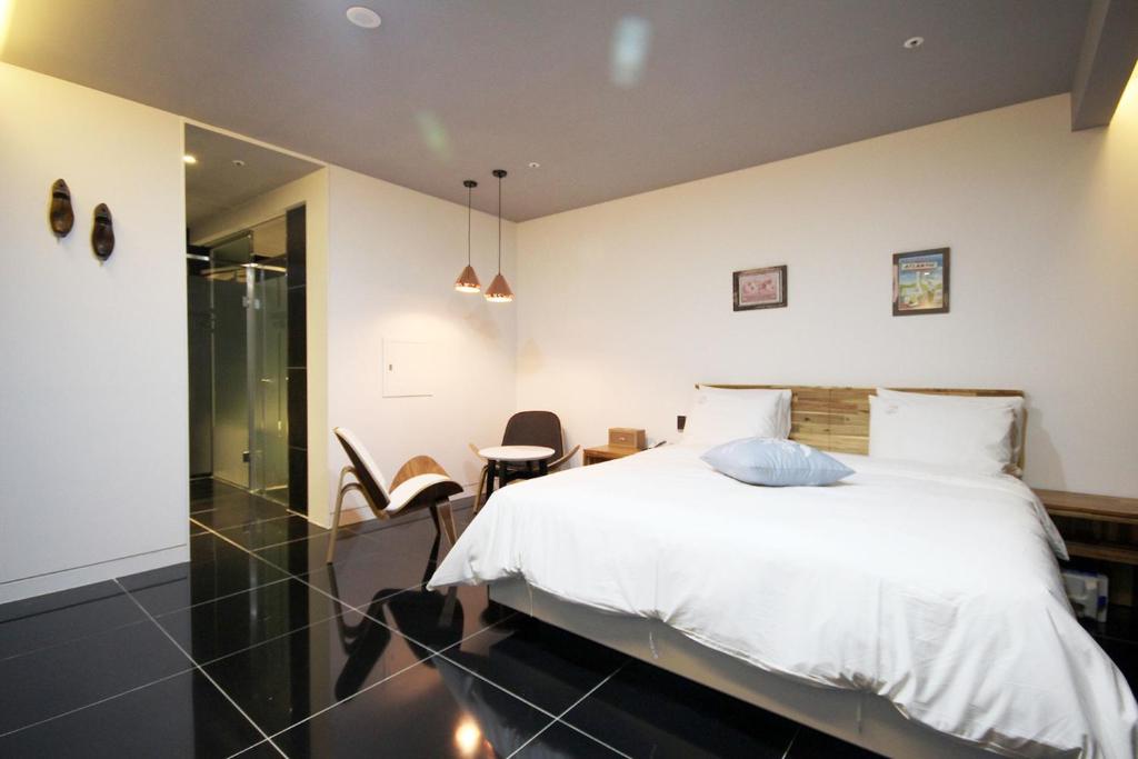 Postel nebo postele na pokoji v ubytování Ulsan Samsan Pandora Hotel