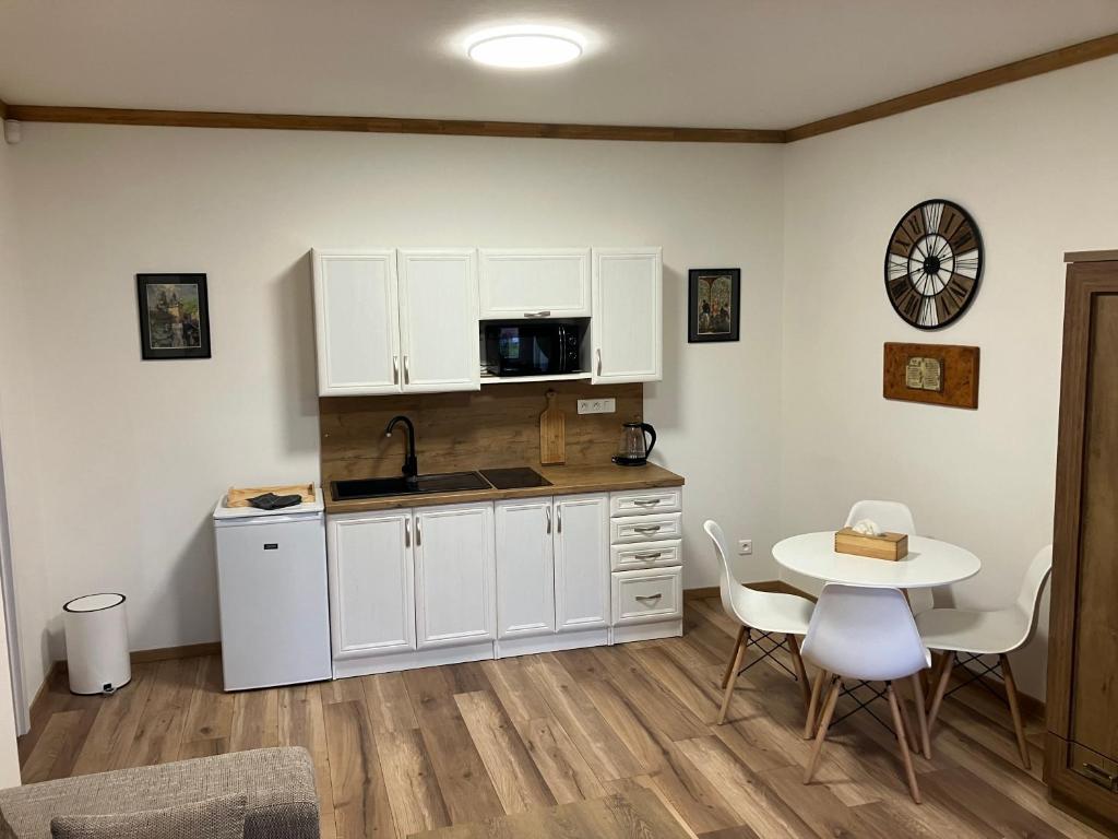 Kuchyň nebo kuchyňský kout v ubytování Egrensis Apartments