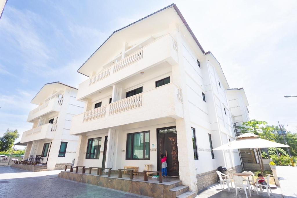 Το κτήριο όπου στεγάζεται  η βίλα