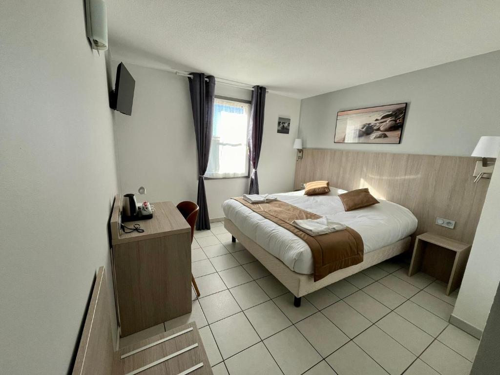 Hôtel Les Arcades - 7