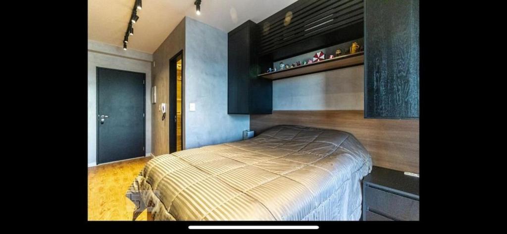 a bedroom with a bed in a room at Lofts | Consolação | 3 min Metrô in Sao Paulo