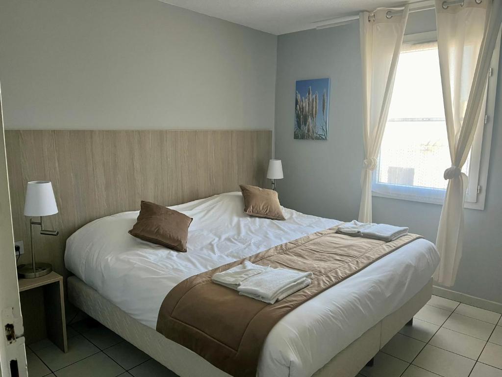 Hôtel Les Arcades - 12