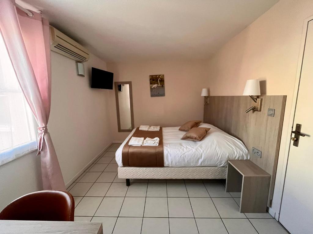 Hôtel Les Arcades - 11