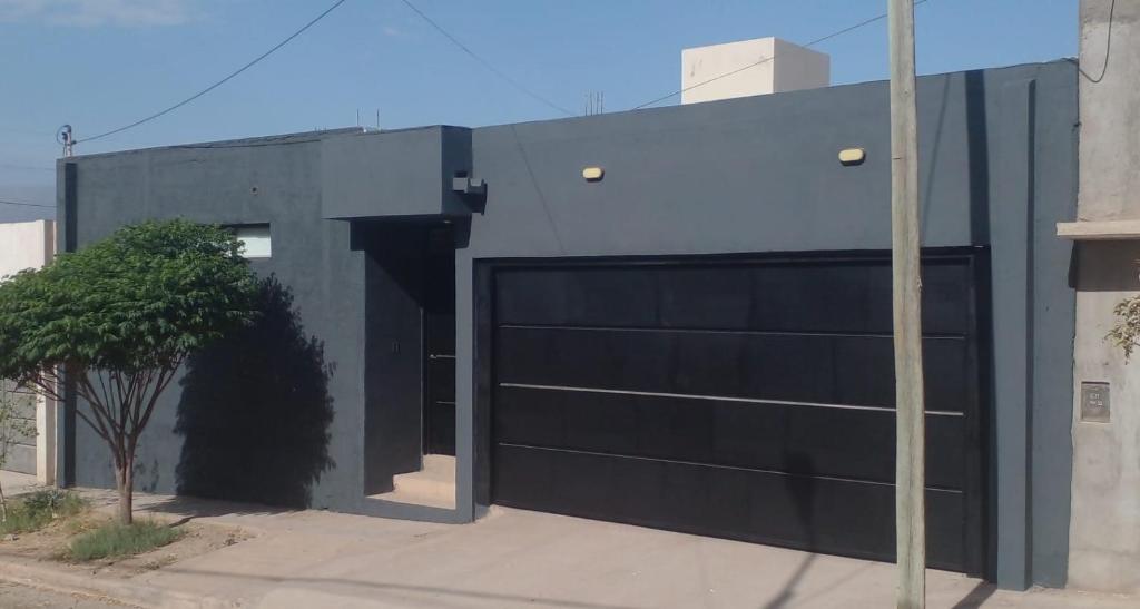 a black garage door on the side of a building at Casa en Chilecito equipada cerca ruta 40 in Chilecito
