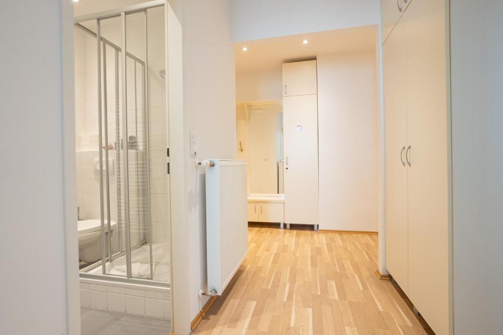 Kúpeľňa v ubytovaní Charming Apartment with Balcony, Close to Stephansdom Cathedral