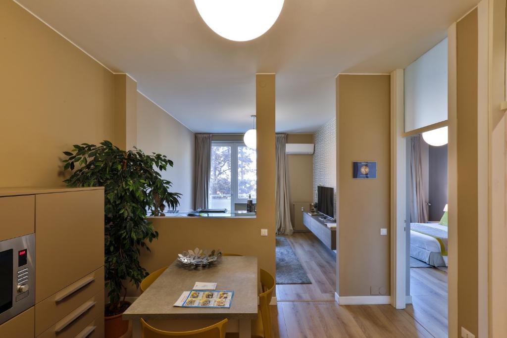 Como Lake Suites - 13