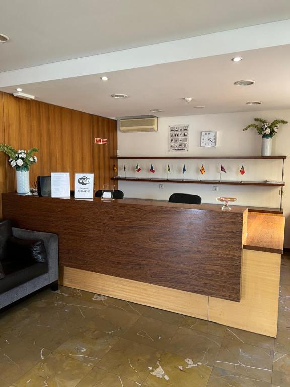 a lobby with a reception desk in a hospital at Ze da Rampa Hotel in Aves