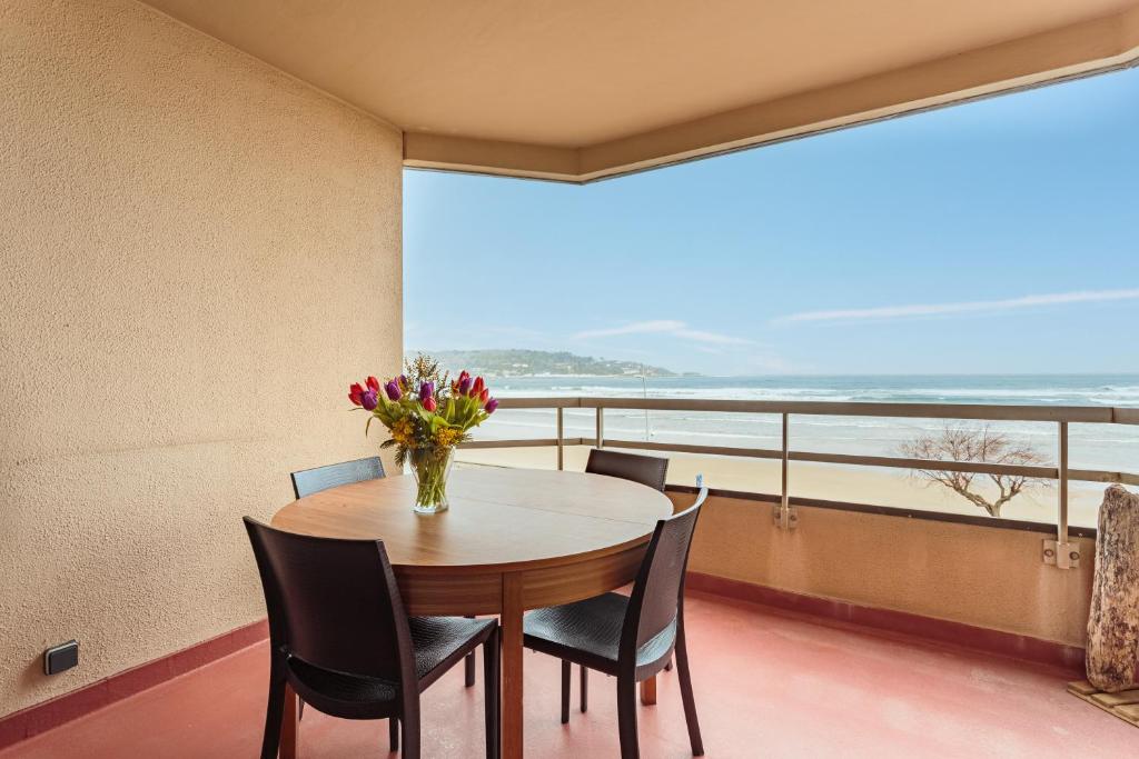 Photo de la galerie de l'établissement OCEAN Superbe appartement vue mer à 2 pas de la plage classé 3 étoiles, à Hendaye