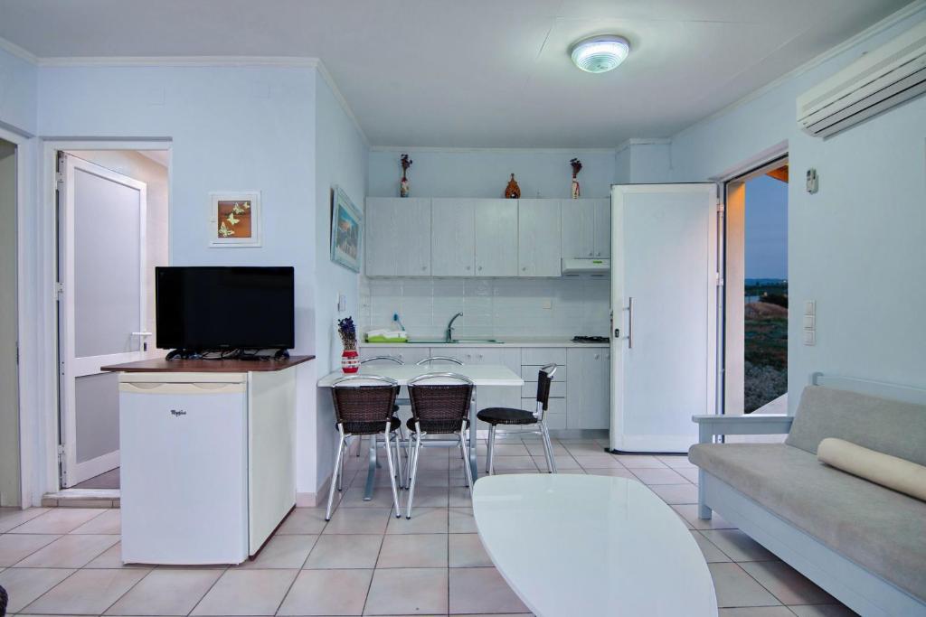 Kuchyň nebo kuchyňský kout v ubytování Villa Thalassa Stavromenos beach