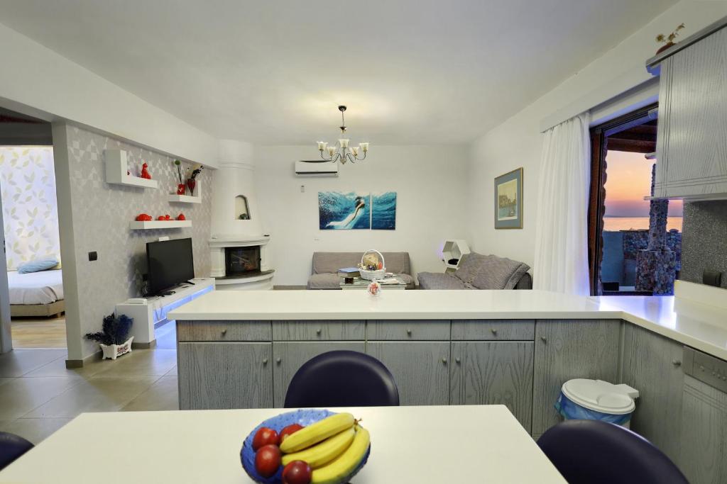 Kuchyň nebo kuchyňský kout v ubytování Villa Thalassa Stavromenos beach