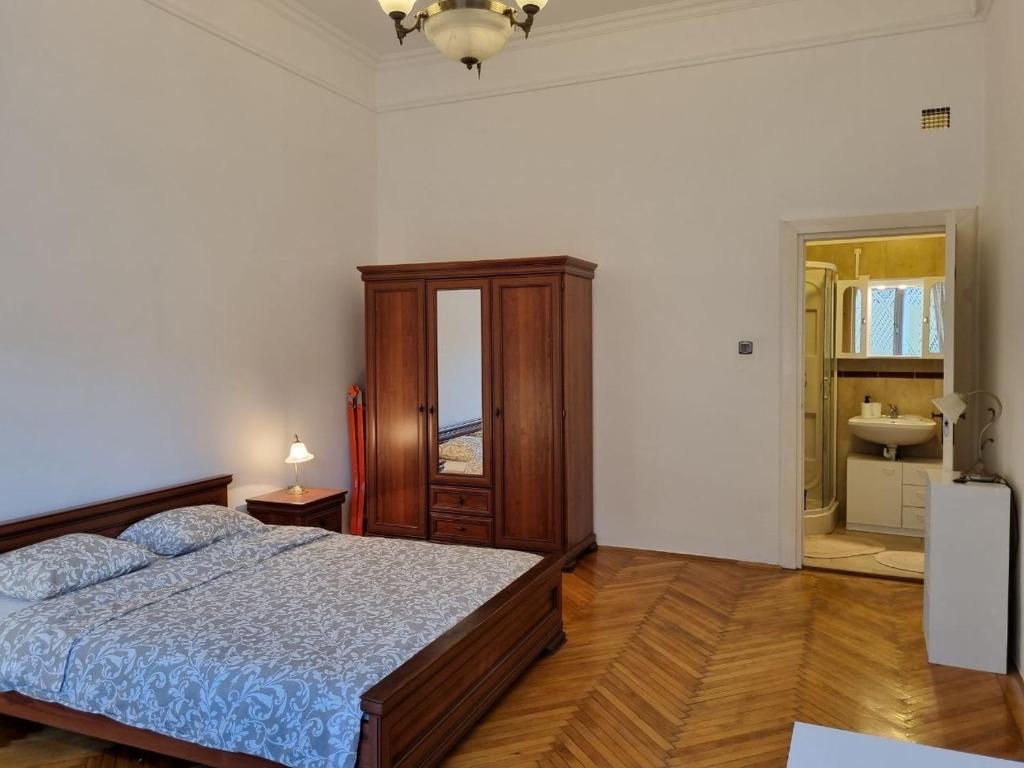 APEX APARTMENT - Housity