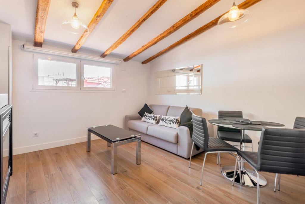 Modern Duplex - 1 Bedroom 1.5 Bathrooms - Sol