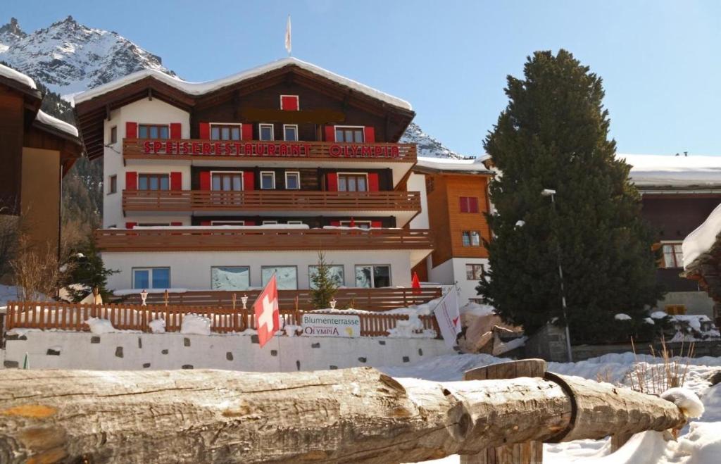 Nespecifikovaný výhled na hory nebo výhled na hory při pohledu z hotelu