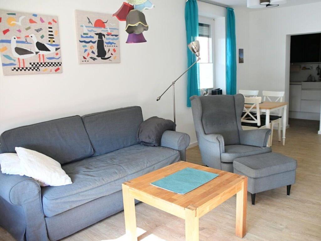 a living room with a couch and two chairs and a table at Ferienwohnung-Strandpfoetchen in Avendorf auf Fehmarn