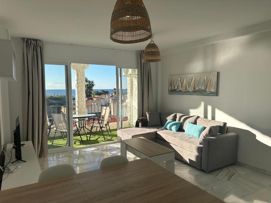 PRIMERA LINEA DE PLAYA! Aptos Rio Marina