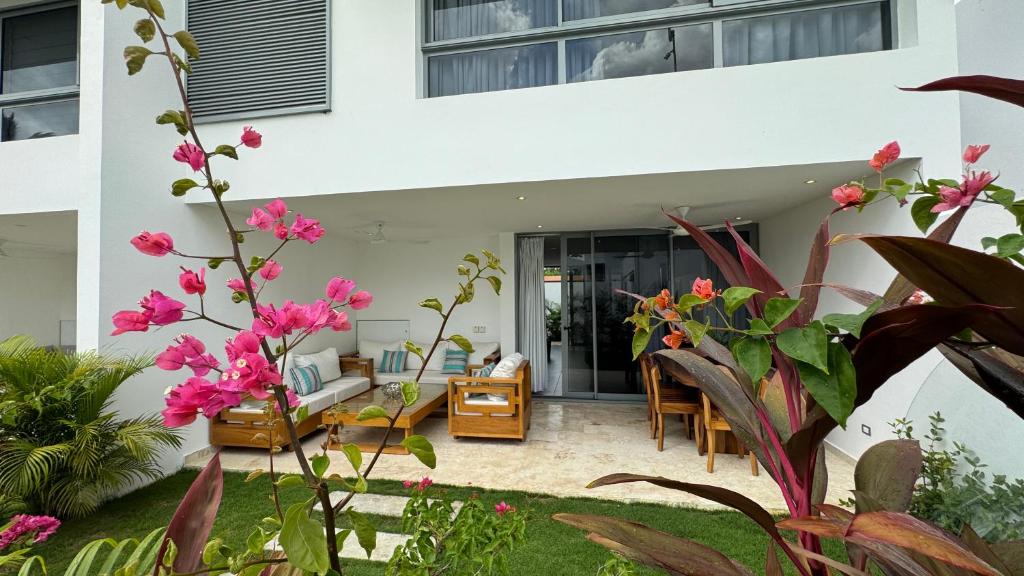 Aed väljaspool majutusasutust 3 Bedroom Punta Popy Beach Villa