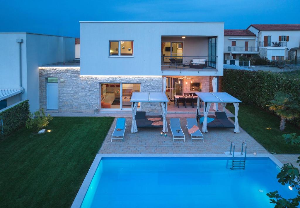 Piscine de l'établissement Villa Sky Dream ou située à proximité