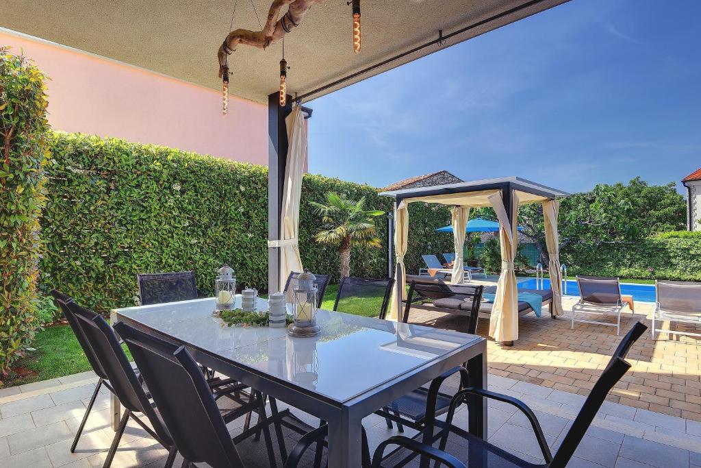 Piscine de l'établissement Villa Sky Dream ou située à proximité