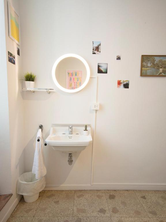 A Room In The City Hostel - 12