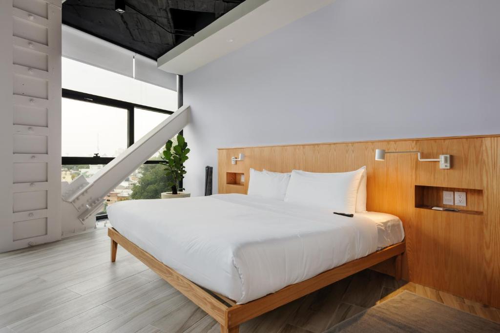 Darwin 74 by Wynwood House - One-Bedroom Apartment With City View