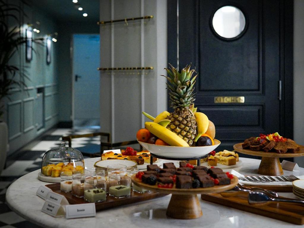 Queen's Court Hotel & Residence - Resim 11