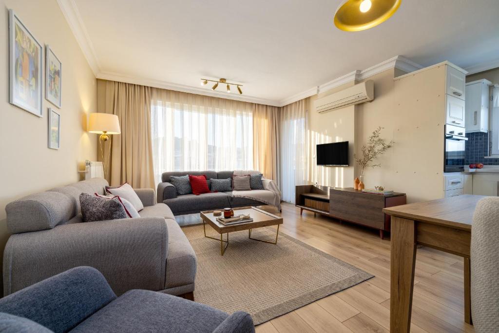 A television and/or entertainment centre at Gurel Garden House