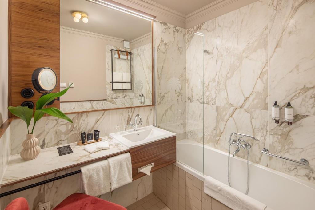 Queen's Court Hotel & Residence - Resim 44