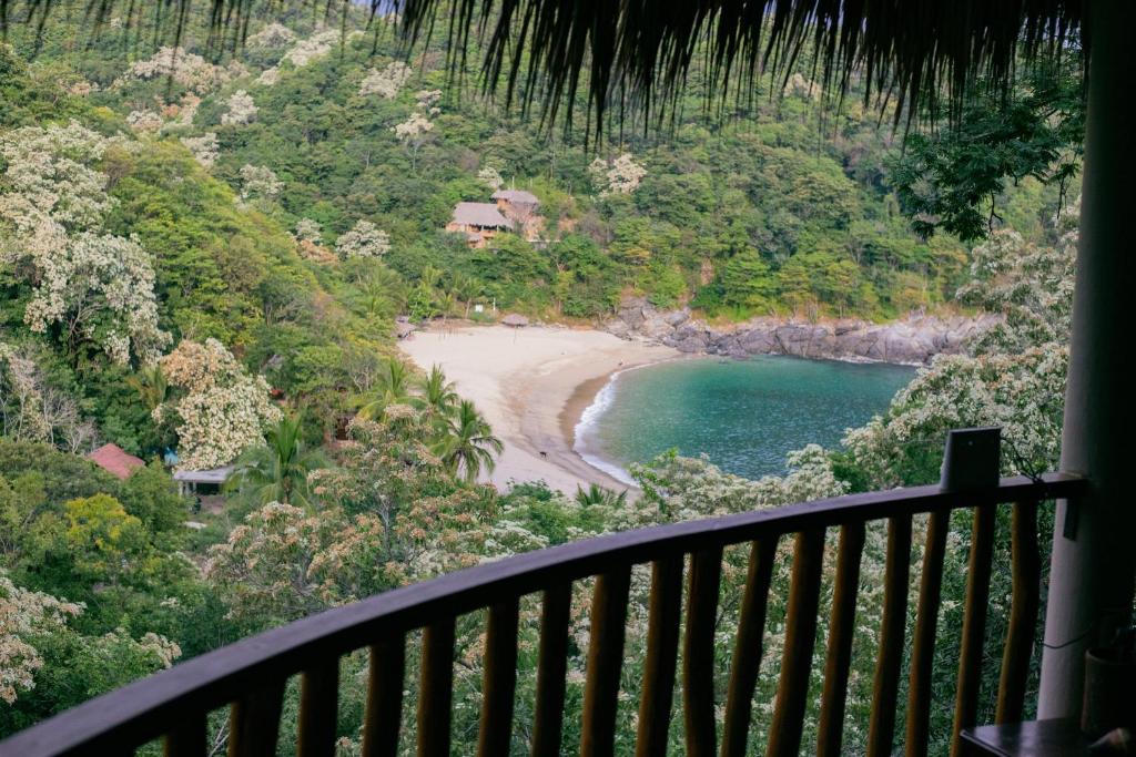 - Balcón con vistas a la playa en Casa Morena, en Arroyo Cruz