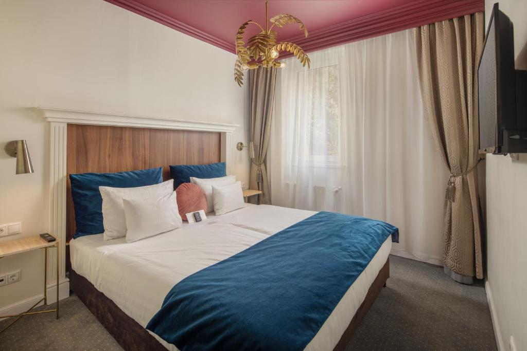 
Two Bedroom Family Suite
