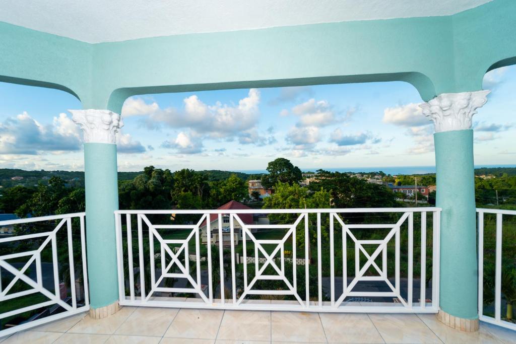 Gallery image of Belle Air Seaview- Entire Home (5 Bdrm 5Bath) in Runaway Bay