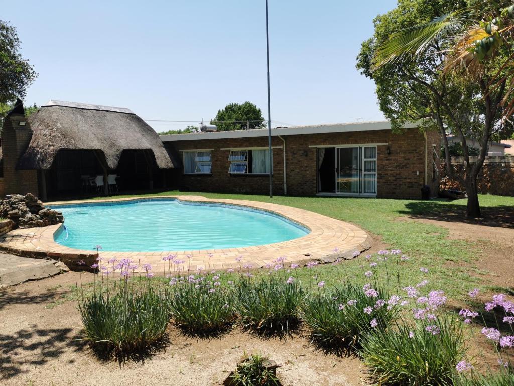 a house with a swimming pool in the yard at Stunning 2 Bedrooms and 2 Bathroom No loadshedding in Johannesburg