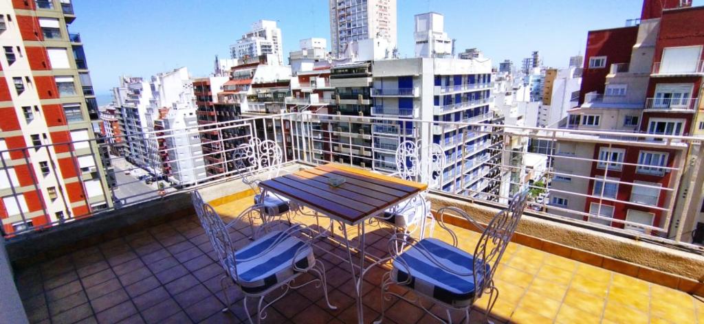 Balkón nebo terasa v ubytování Dpto. Luro 2 cuadras de la playa
