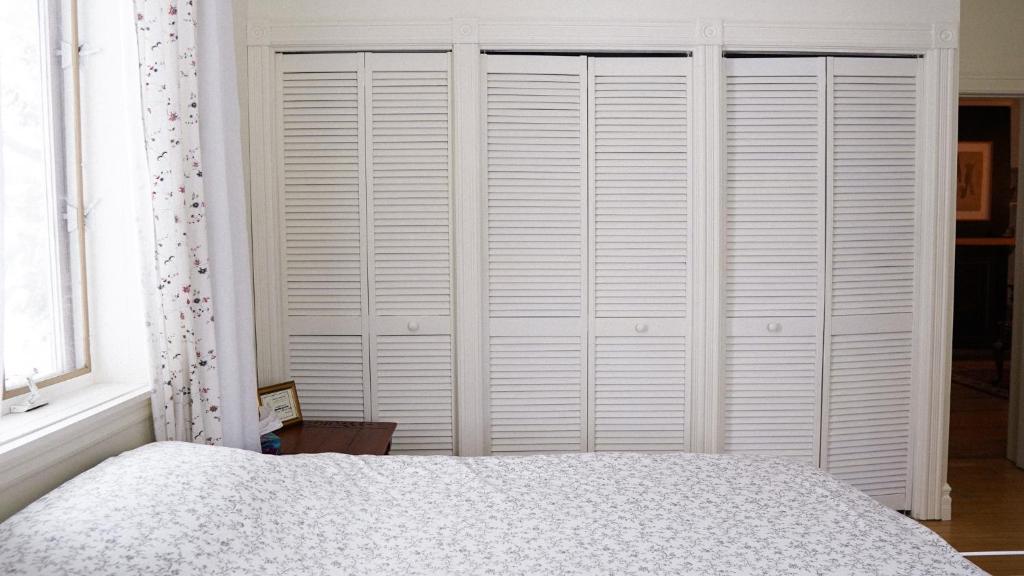 Postel nebo postele na pokoji v ubytování Auberge Incroyable