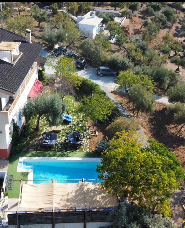 z widokiem na dziedziniec z basenem w obiekcie Hotel Finca Aldabra w mieście Pinos Genil