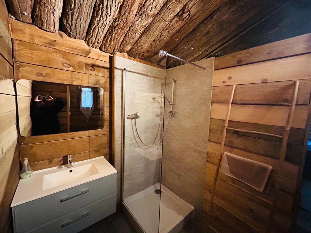 Koupelna v ubytování Chambre avec spa privé