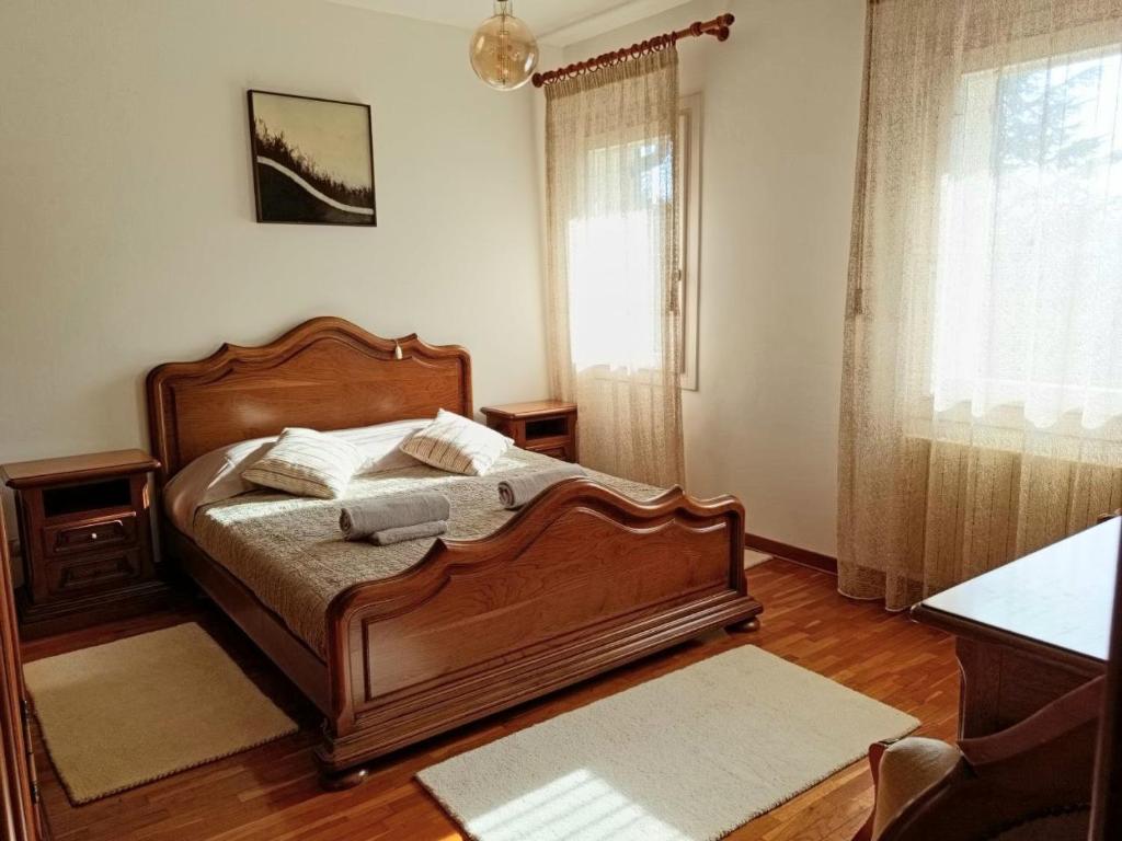 Postel nebo postele na pokoji v ubytování NIKO casa - 3 bedroom townhouse