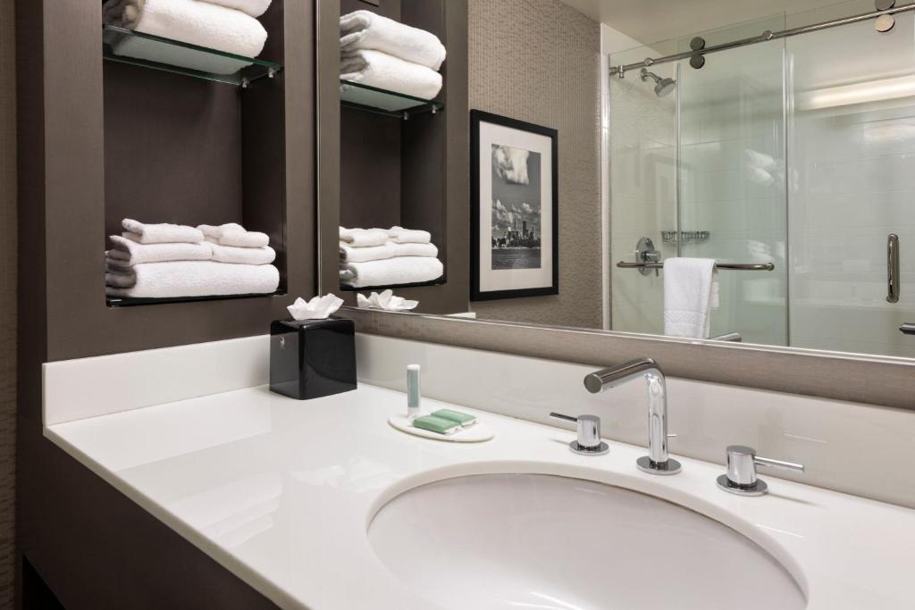 Courtyard by Marriott Minneapolis Downtown photo