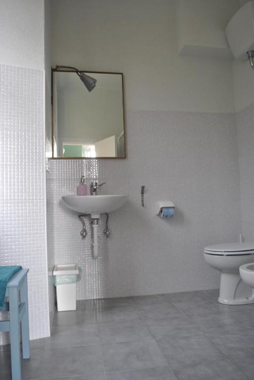Фотография из галереи Al Piccolo Scoglio - Room & Breakfast в Камольи