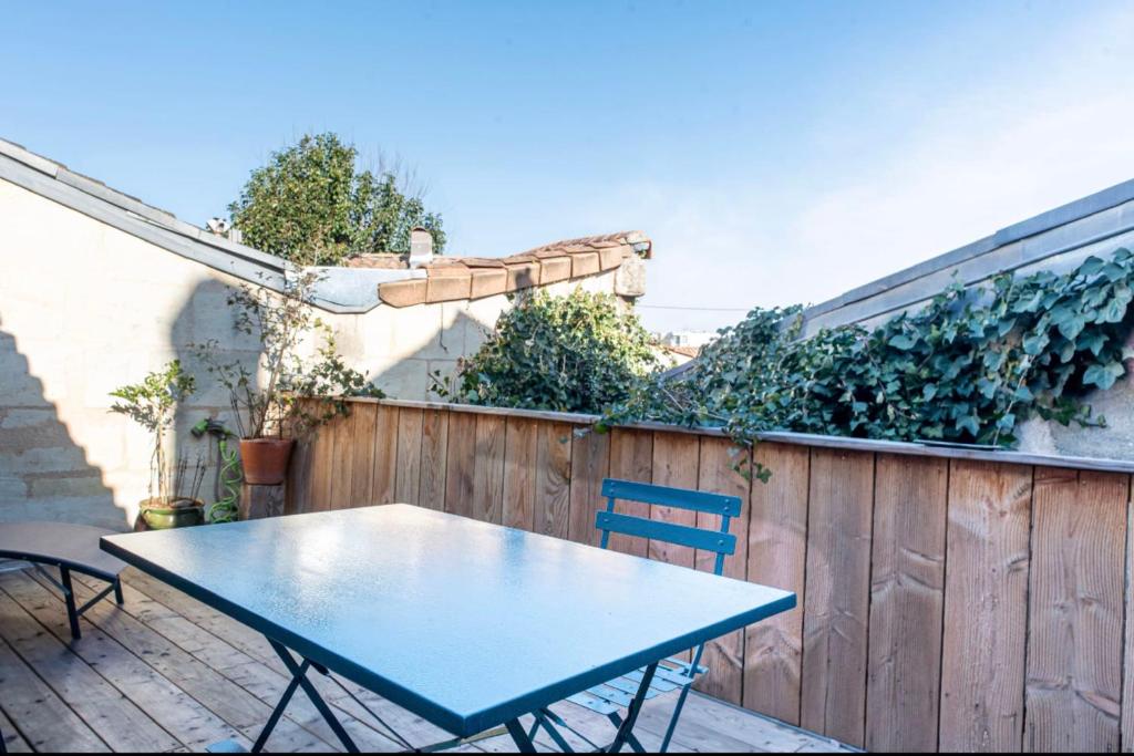 Table tennis facilities sa Large duplex house with terrace in Bordeaux o sa malapit