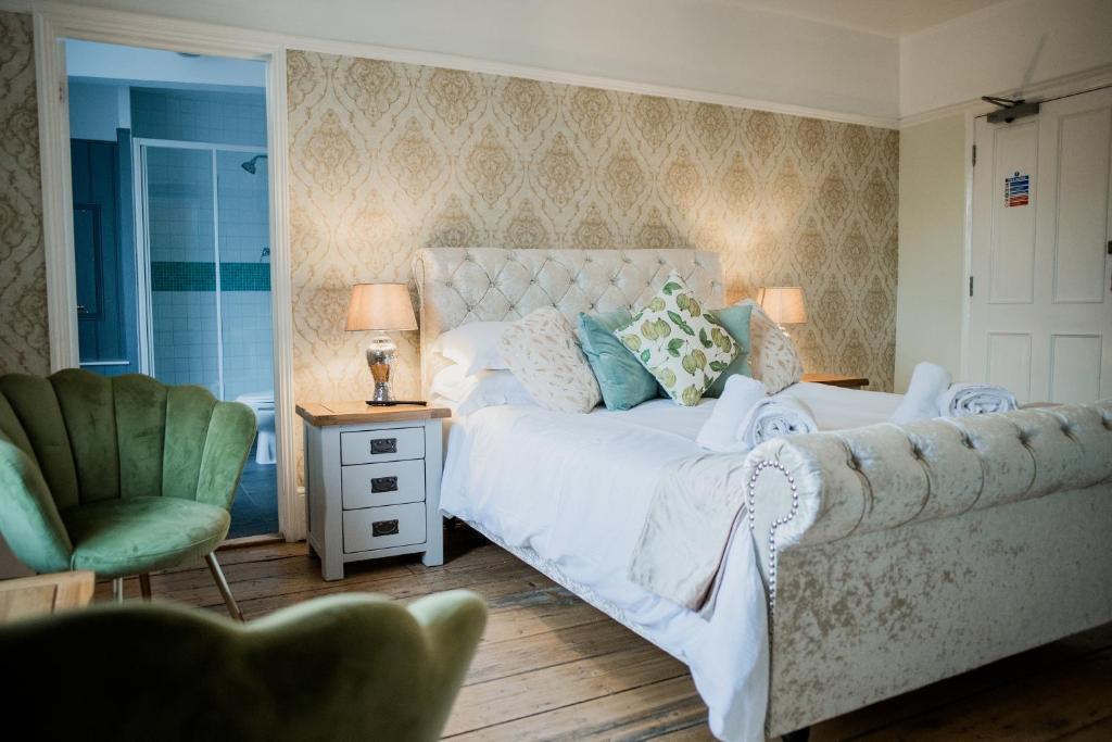 The Grove Ferry Inn - Family Room With Private Bathroom