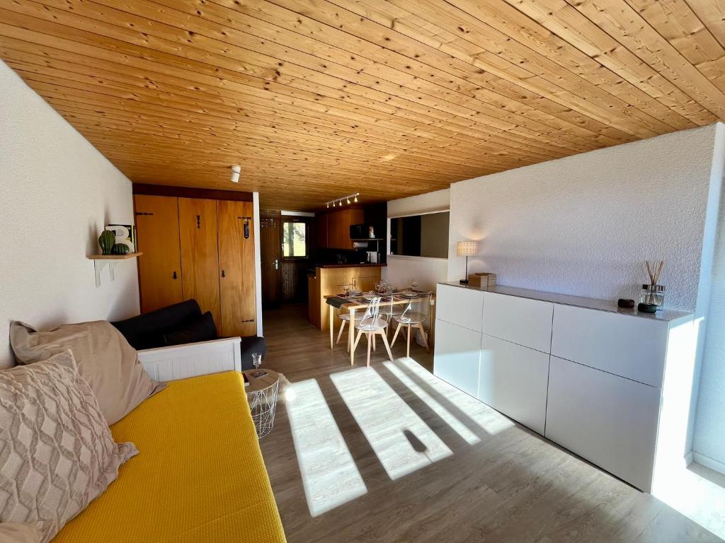 Eldhús eða eldhúskrókur á THE ALPINE STUDIO proche du lac Frience, chiens admis, parking privé