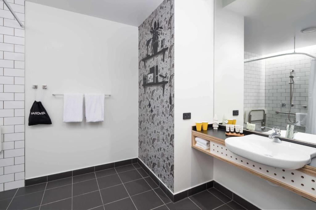 Atura Adelaide Airport - Resim 3