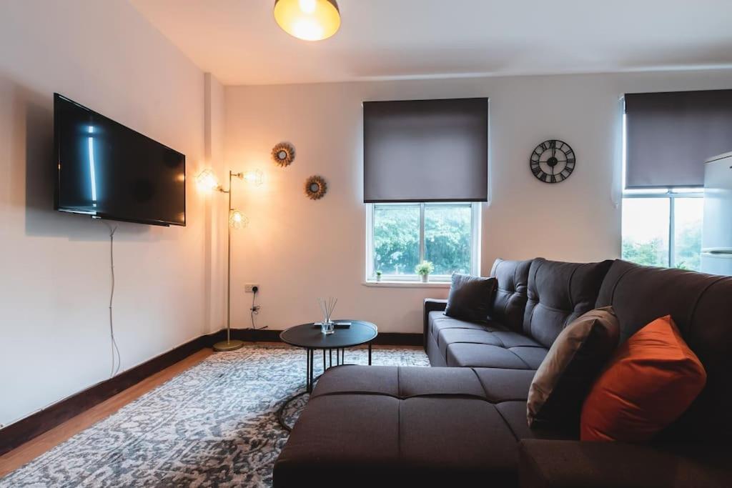 a living room with a couch and a table at Noir - 2 Bedroom Flat - Sleeps 5 with Parking in Southampton