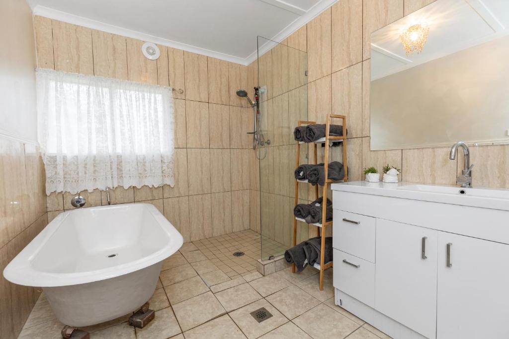 Koupelna v ubytování Stylish Lake Albert Cottage, Wagga Wagga