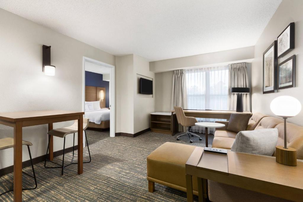 Residence Inn by Marriott Houston The Woodlands Market Street - Suite Queen De Un Dormitorio Con Sofá Cama