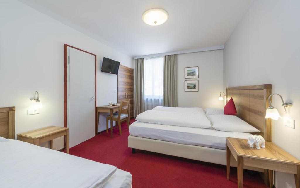 Postel nebo postele na pokoji v ubytování Hotel Elefant
