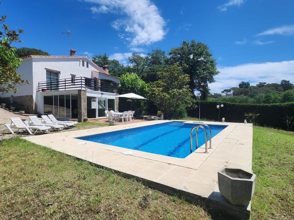 a swimming pool in front of a house at VILLAS COSETTE / ¡Descubre Villa Martina, tu oasis perfecto en la Costa Brava! Fabulosa piscina y zona de Barbacoa! - ES-209-4 in Caldes de Malavella