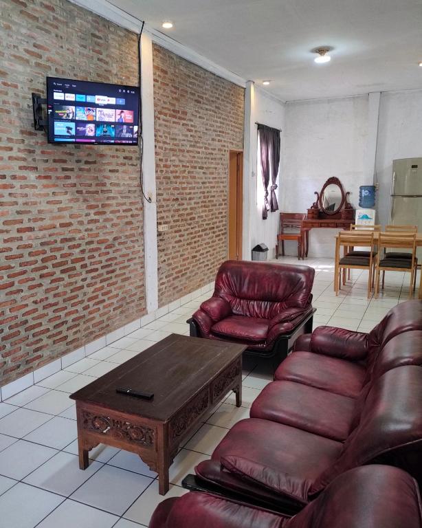 TV a/nebo společenská místnost v ubytování Lucia Cottages