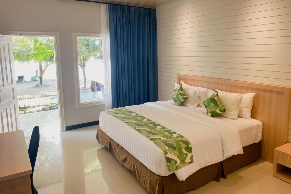 Sylvia Hotel & Resort Komodo - Deluxe Beach Front